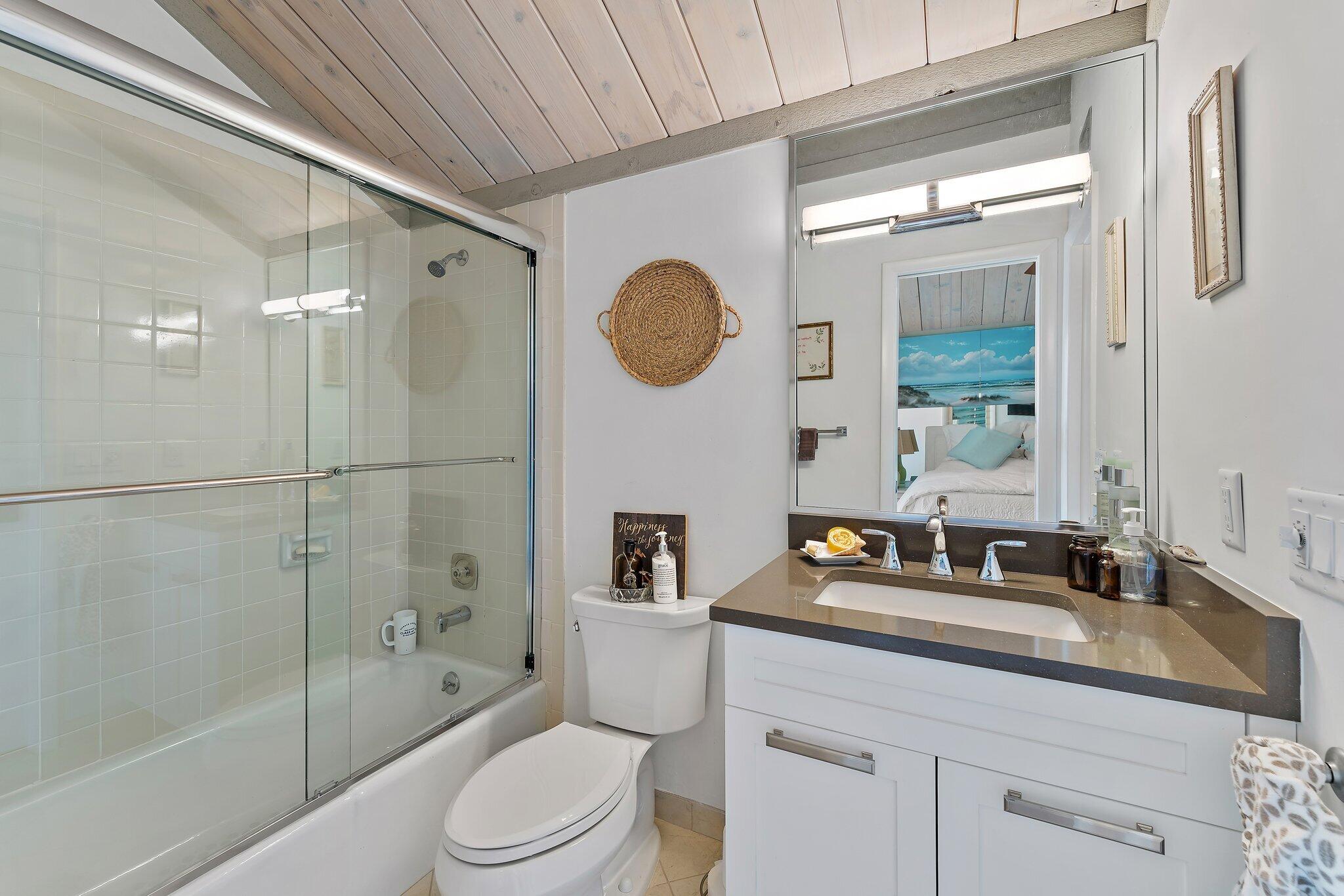 105 Albacore Lane Jupiter, FL 33477 - Photo 37 of 62 Guest bathroom