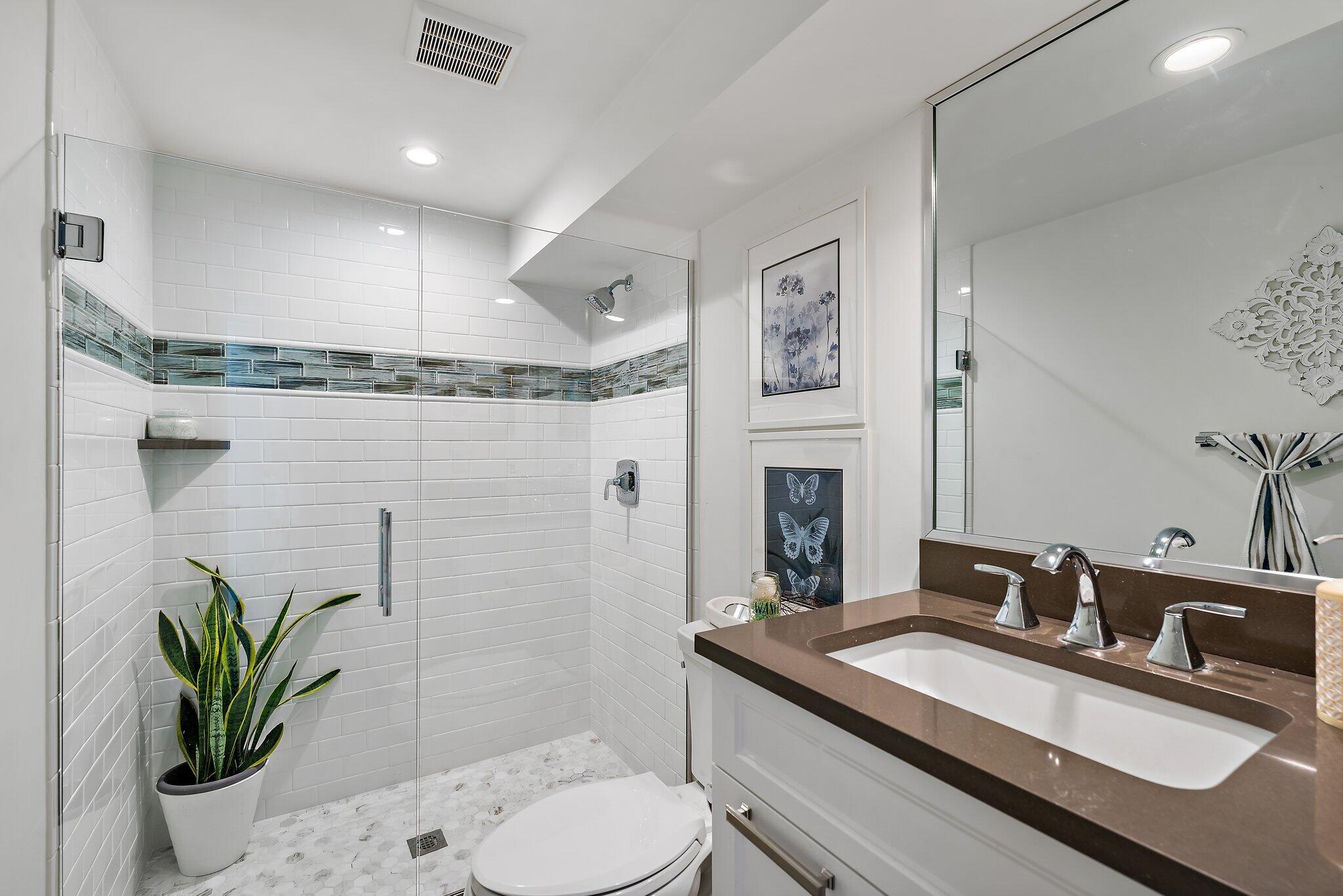 105 Albacore Lane Jupiter, FL 33477 - Photo 41 of 62 Guest bathroom