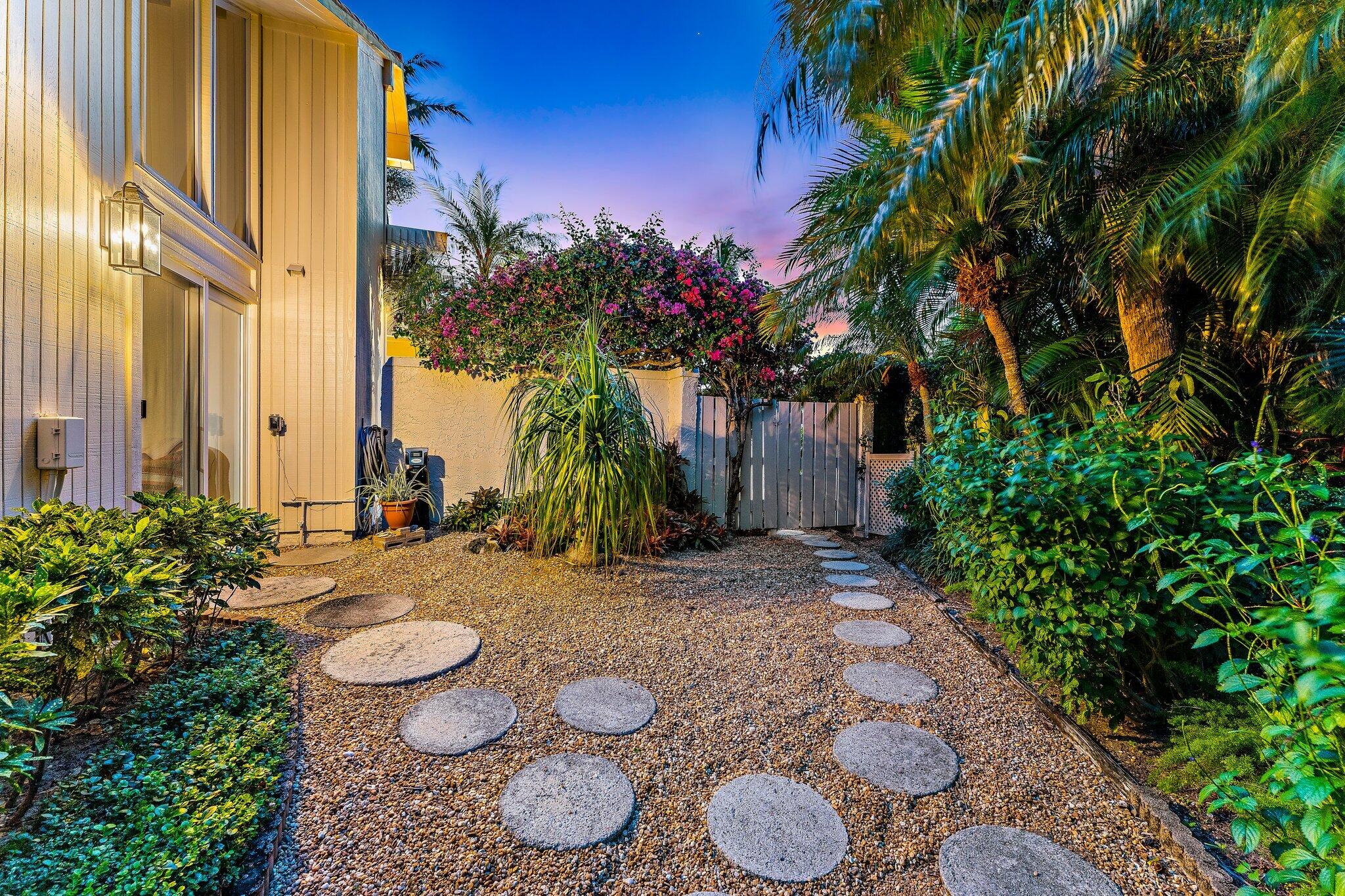 105 Albacore Lane Jupiter, FL 33477 - Photo 42 of 62 Courtyard outside bedroom