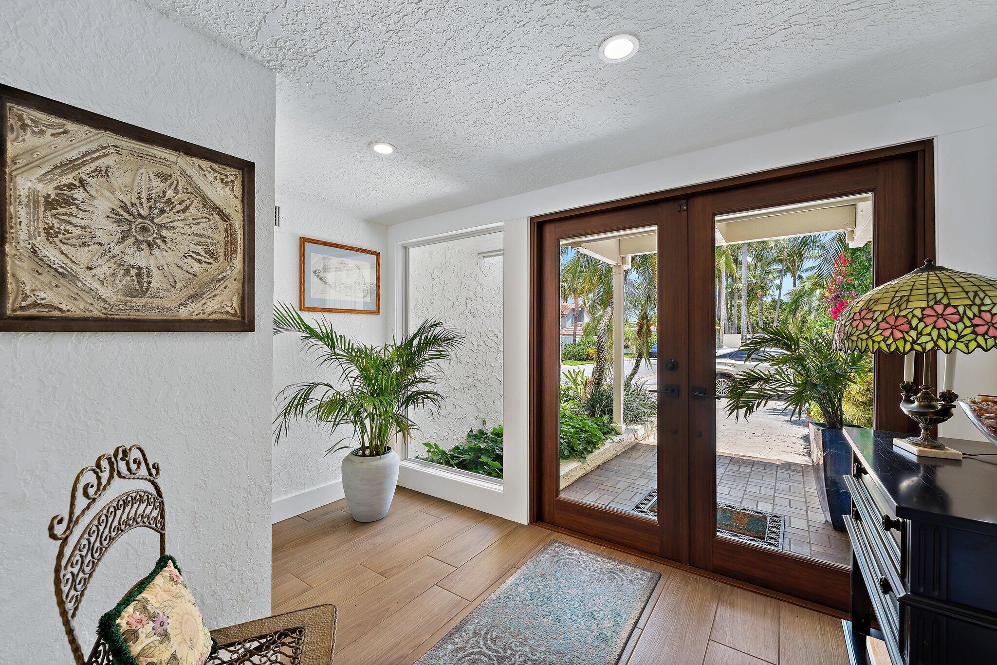 105 Albacore Lane Jupiter, FL 33477 - Photo 9 of 62 Entryway