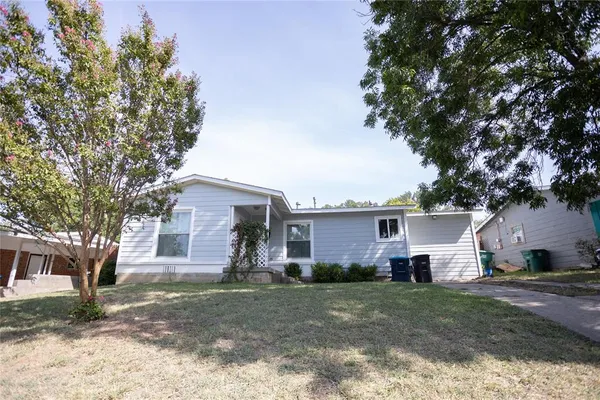$1,950 | 2121 San Jose Drive, Fort Worth, TX 76112