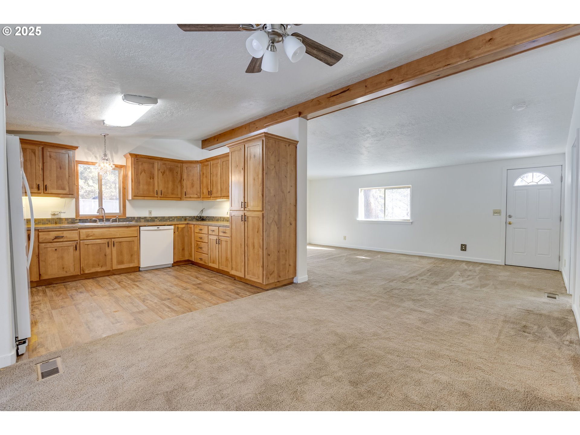 16203 Hawks Lair Road La Pine, OR 97739 - Photo 13 of 48