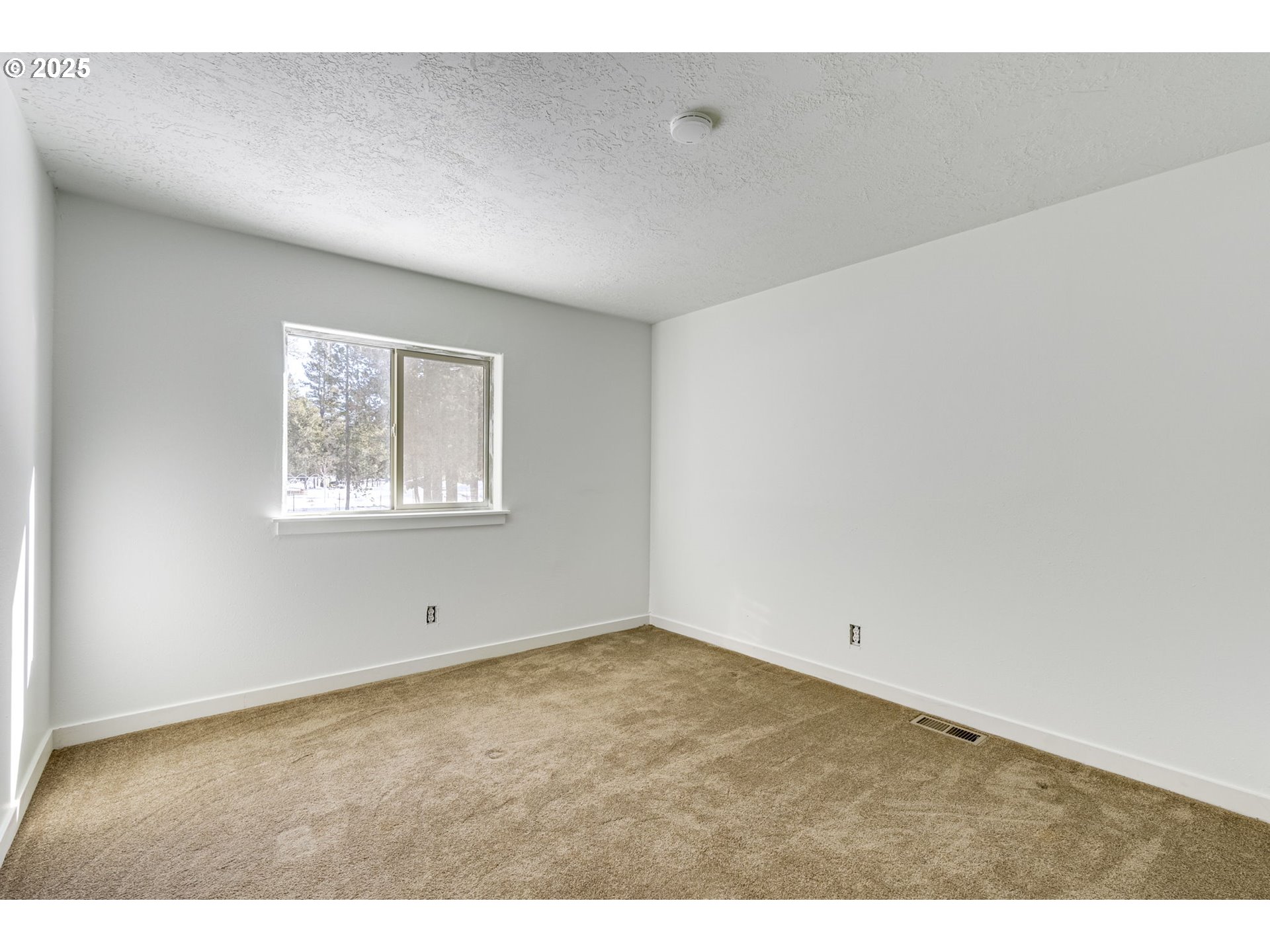 16203 Hawks Lair Road La Pine, OR 97739 - Photo 22 of 48