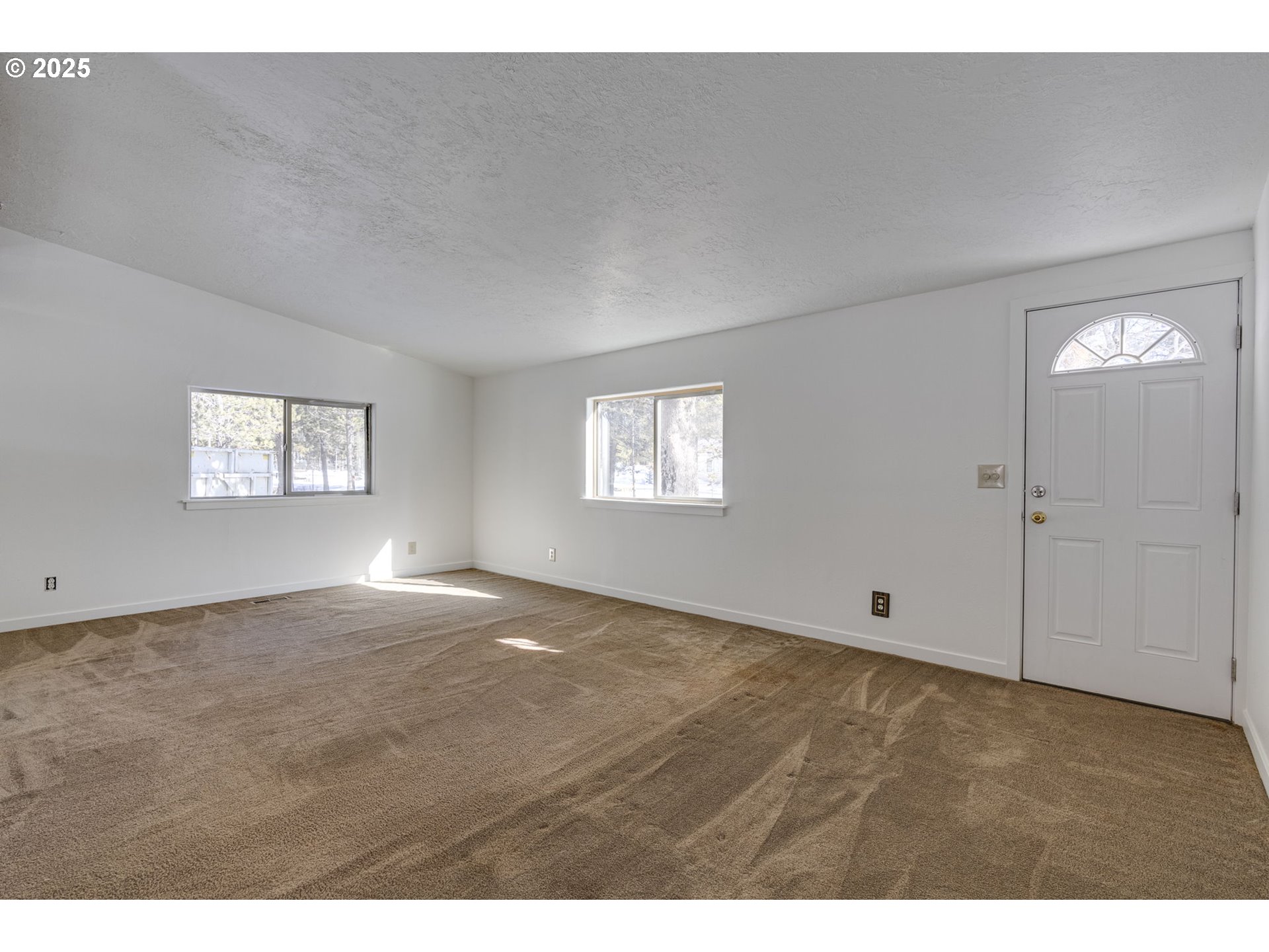 16203 Hawks Lair Road La Pine, OR 97739 - Photo 4 of 48