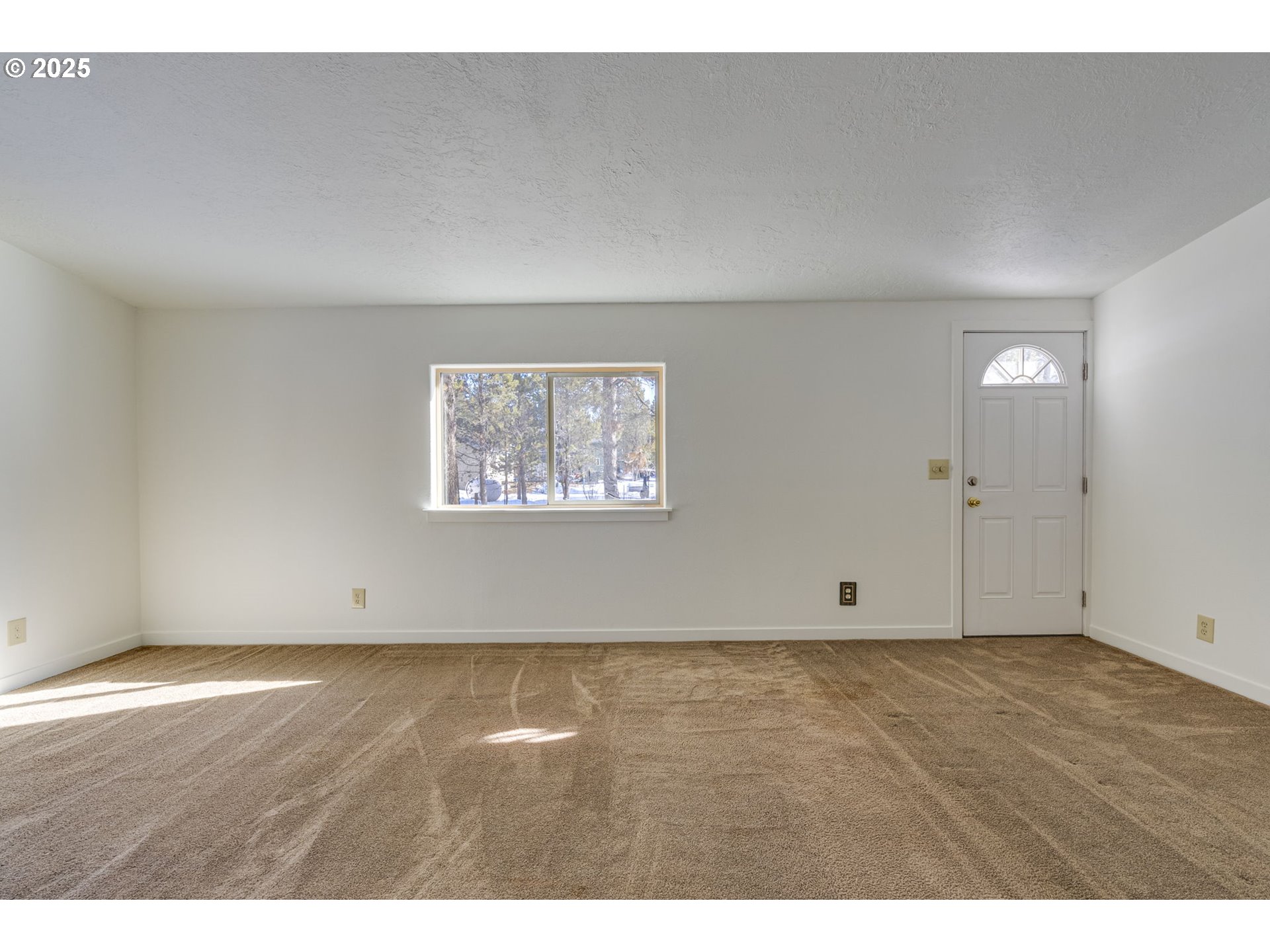 16203 Hawks Lair Road La Pine, OR 97739 - Photo 6 of 48