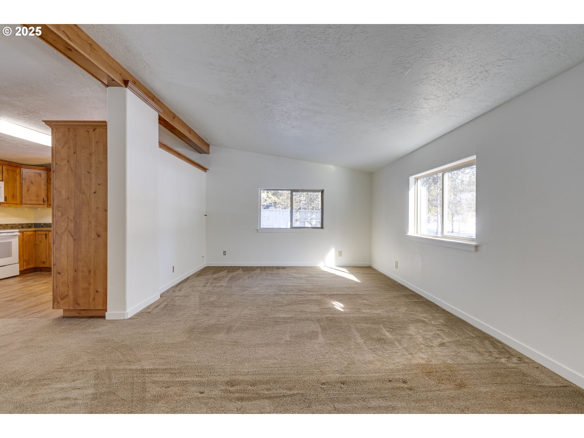 16203 Hawks Lair Road La Pine, OR 97739 - Photo 7 of 48