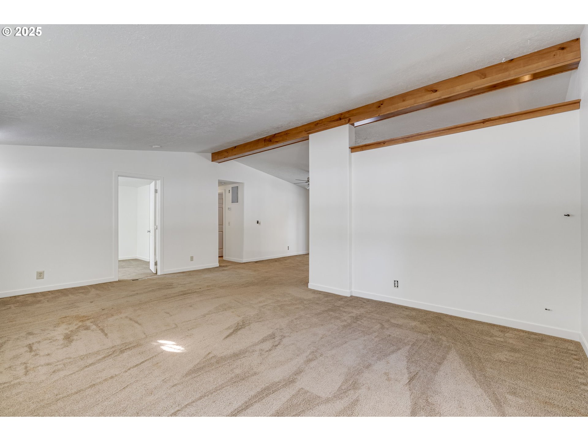 16203 Hawks Lair Road La Pine, OR 97739 - Photo 9 of 48