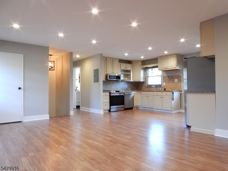 322 Richard Mine Road, Unit R1 Wharton, NJ 07885 - Photo 3 of 18