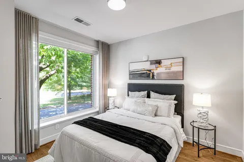 $599,000 | 625 Slaters Lane, Unit 107, Alexandria, VA 22314