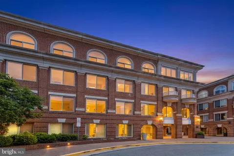 $599,000 | 625 Slaters Lane, Unit 107, Alexandria, VA 22314