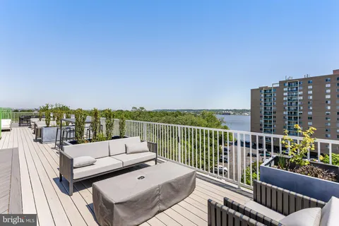 $599,000 | 625 Slaters Lane, Unit 107, Alexandria, VA 22314