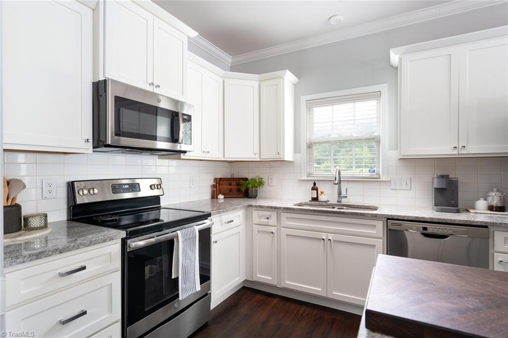 166 Windmill Trail High Point, NC 27265 - Photo 12 of 34 Plenty of countertops and cabinet space.