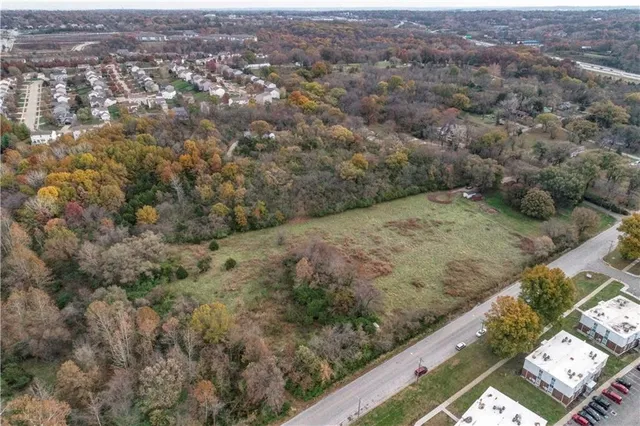 $180,000 | 5407 Northwest Waukomis Drive, Kansas City, MO 64151