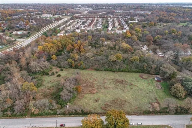 $180,000 | 5407 Northwest Waukomis Drive, Kansas City, MO 64151