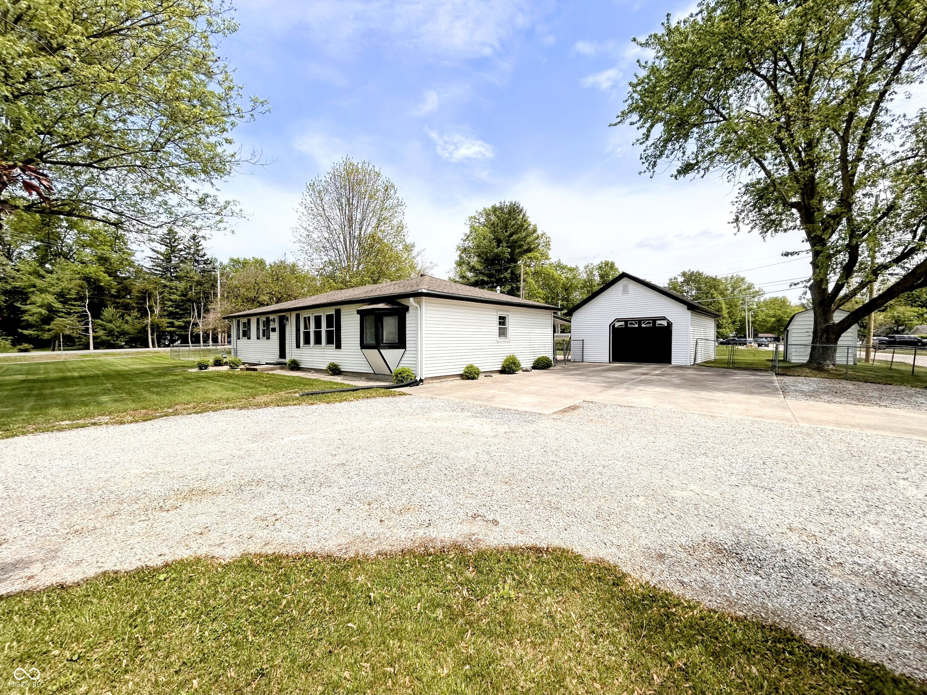 7382 Denise Drive Fort Wayne, IN 46835 - Photo 4 of 43