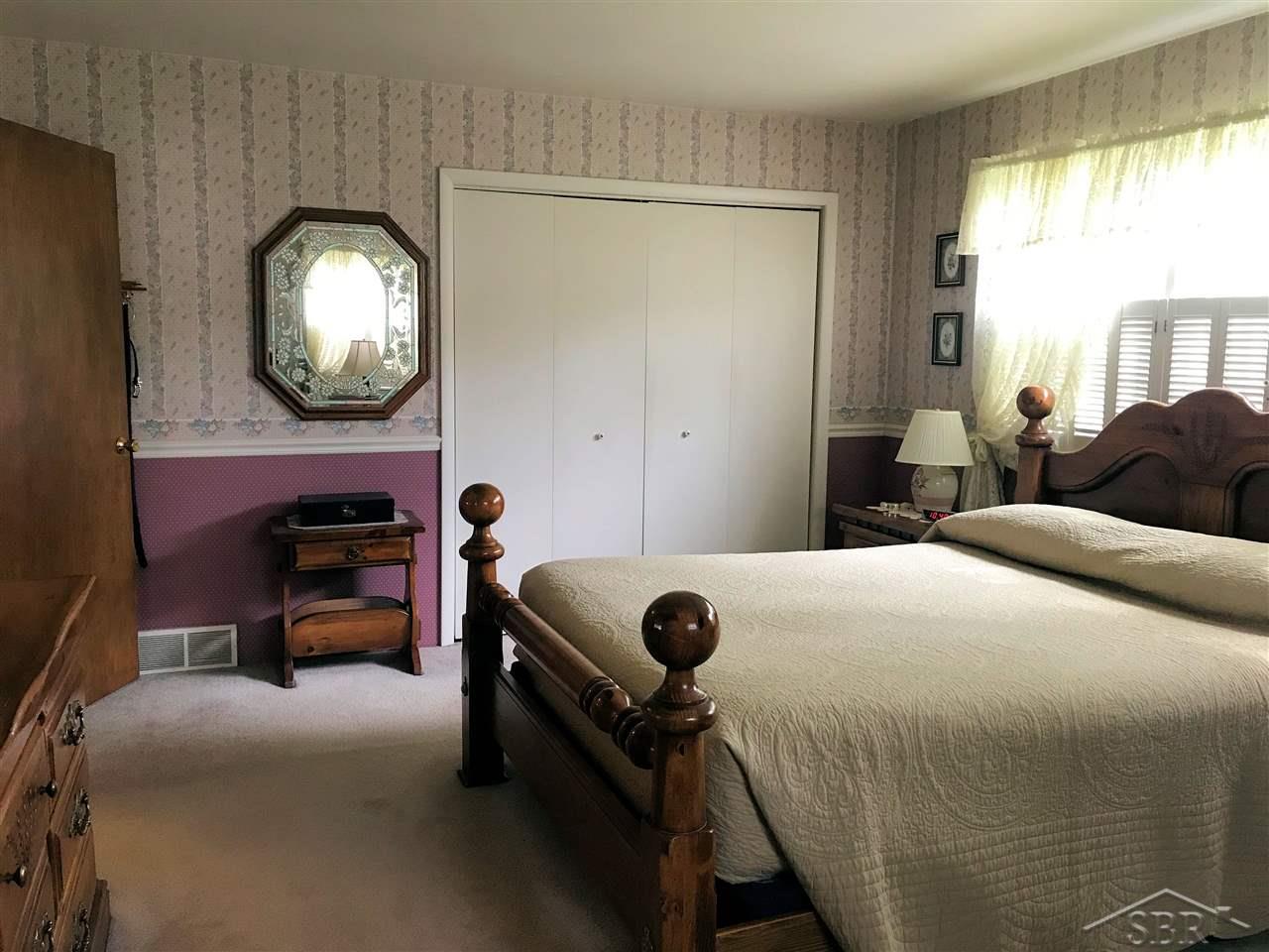 1052 South Huron Road Kawkawlin, MI 48631 - Photo 21 of 58 31381849-20.JPG