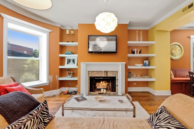 2000 North Howe Street, Unit 2S Chicago, IL 60614 - Photo 3 of 28 a living room with furniture and a fireplace