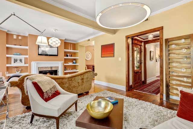 2000 North Howe Street, Unit 2S Chicago, IL 60614 - Photo 8 of 28 a living room with furniture and a fireplace