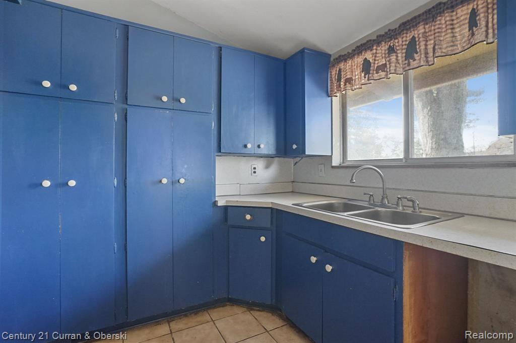19051 Merriman Road Livonia, MI 48152 - Photo 10 of 24