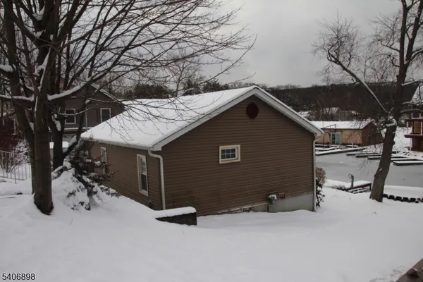 $1,800 | 31 Ringwood Lane, Hewitt, NJ 07421