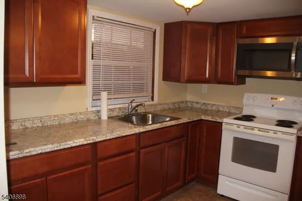 $1,800 | 31 Ringwood Lane, Hewitt, NJ 07421