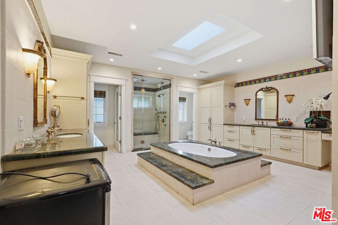 900 Chantilly Road Los Angeles, CA 90077 - Photo 21 of 46