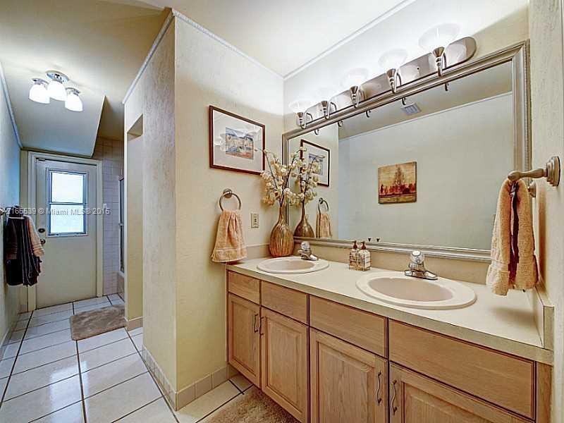 17640 Southwest 70th Place Southwest Ranches, FL 33331 - Photo 11 of 25 Bath/Spa Master