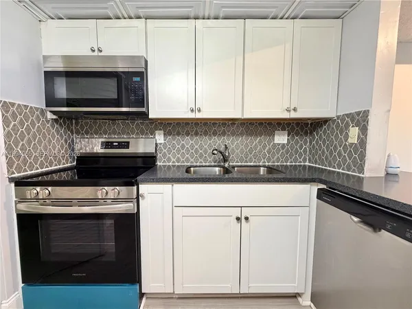 $2,645 | 2075 Southwest 122nd Avenue, Unit 209, Miami, FL 33175