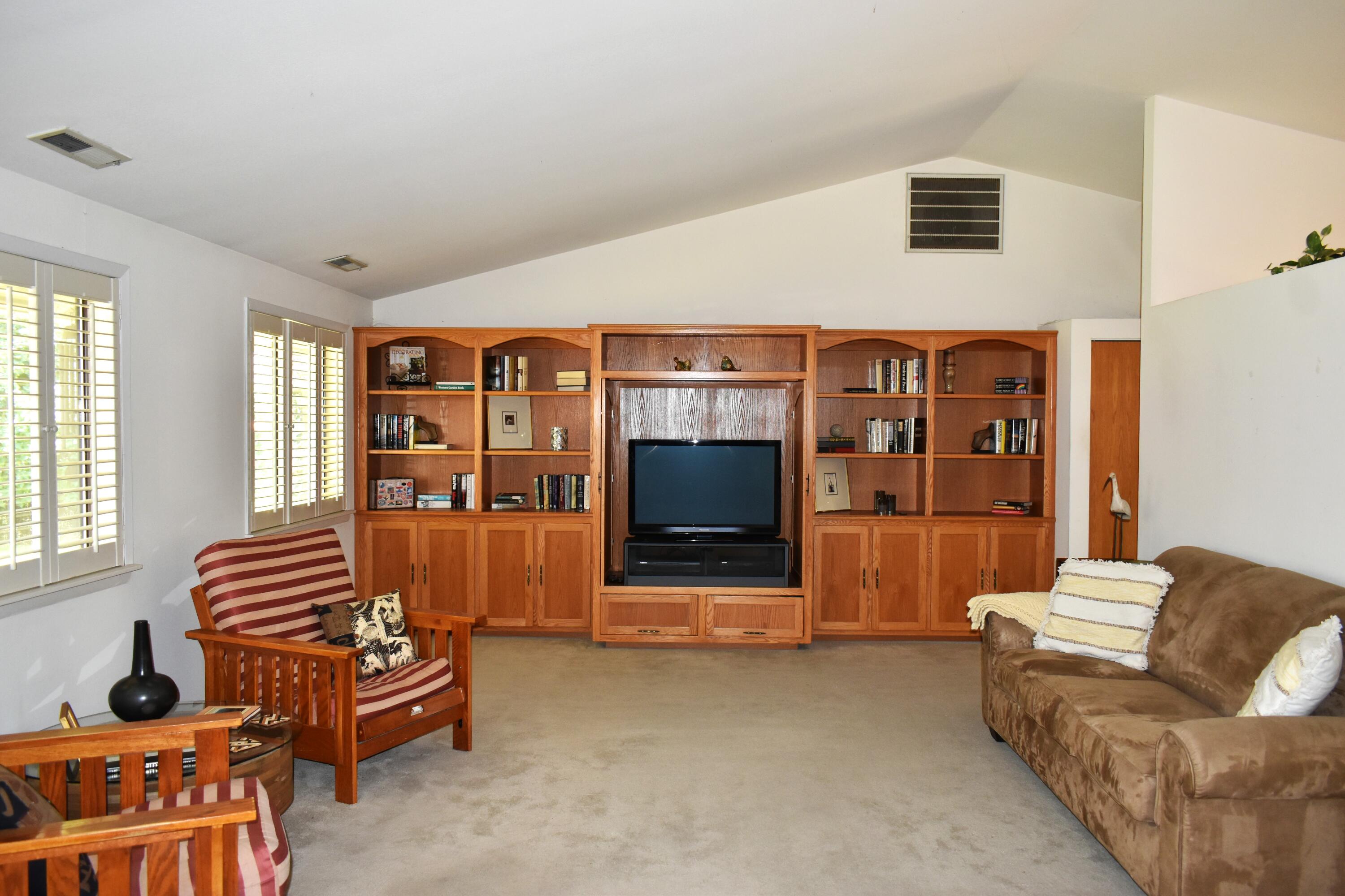 3112 Springbrook Road Medford, OR 97504 - Photo 3 of 30 DSC_0562