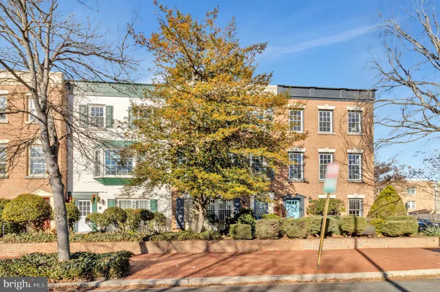 $2,000 | 1248 C Street Southeast, Unit A, Washington, DC 20003