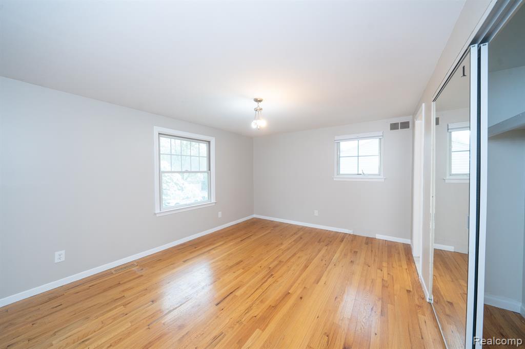 32905 Summers Street Livonia, MI 48154 - Photo 21 of 25 Gallery Image 21