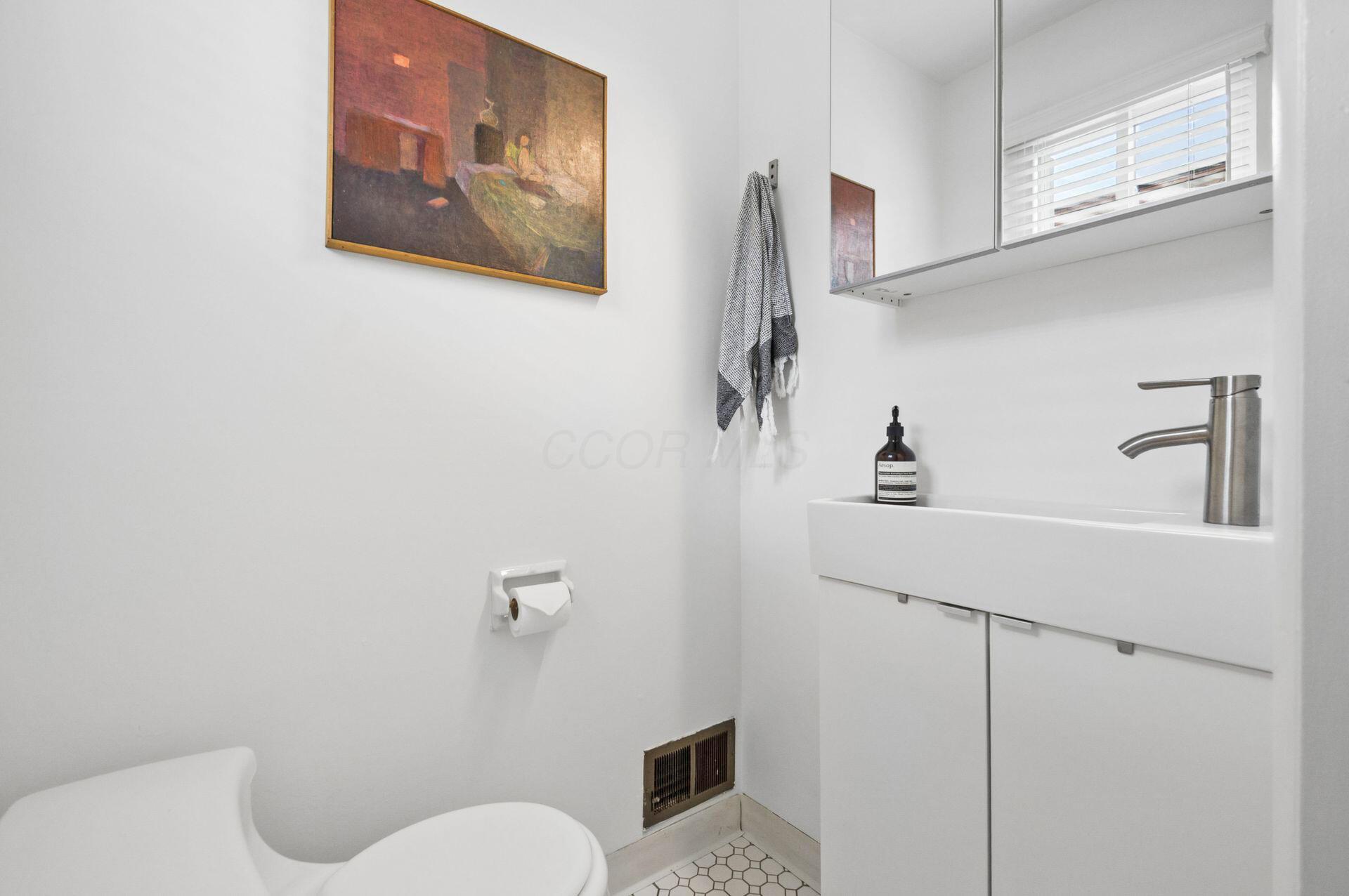 778 South Cassingham Road Columbus, OH 43209 - Photo 28 of 49 Attached 1/2 Bath