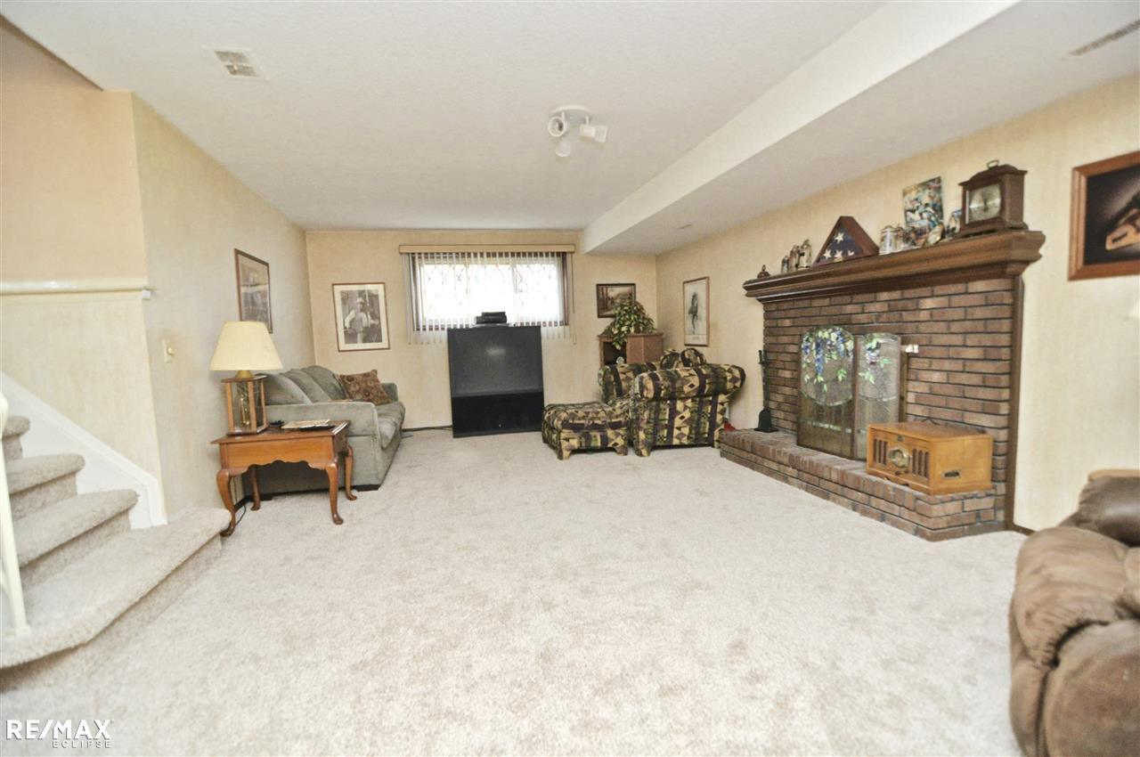 47026 Rosemary Road Macomb, MI 48044 - Photo 17 of 24 31318563-16.JPG