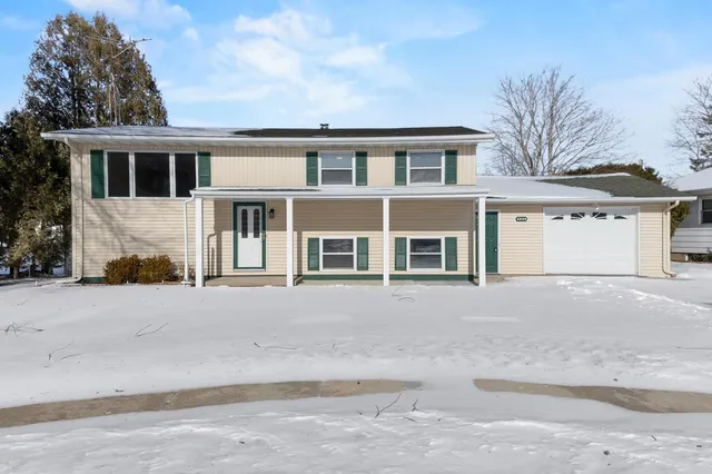$299,000 | 2934 43rd Street, Two Rivers, WI 54241