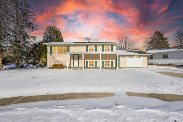 $299,000 | 2934 43rd Street, Two Rivers, WI 54241