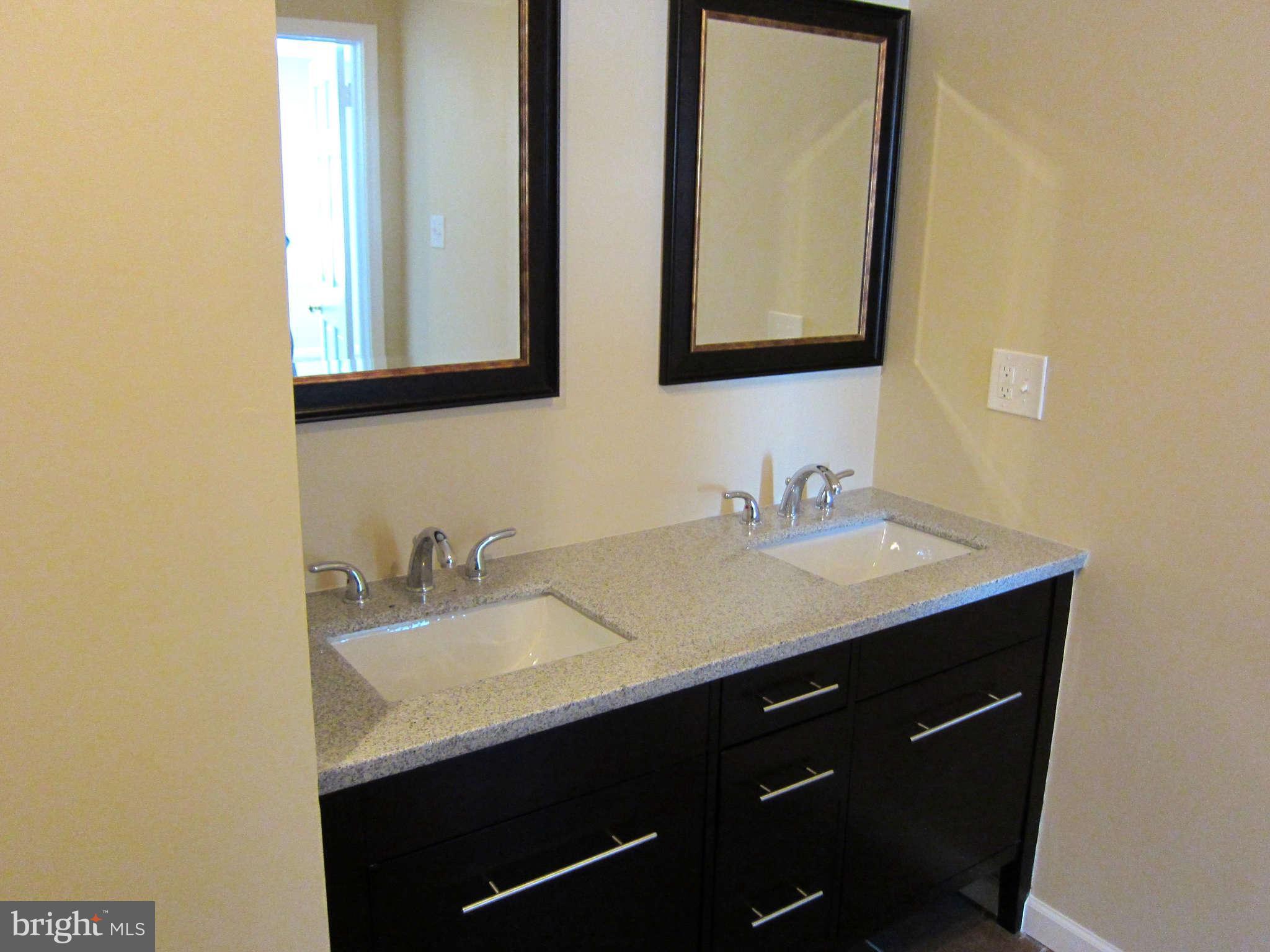 607 Poole Road Westminster, MD 21157 - Photo 21 of 30 Bath (Master)