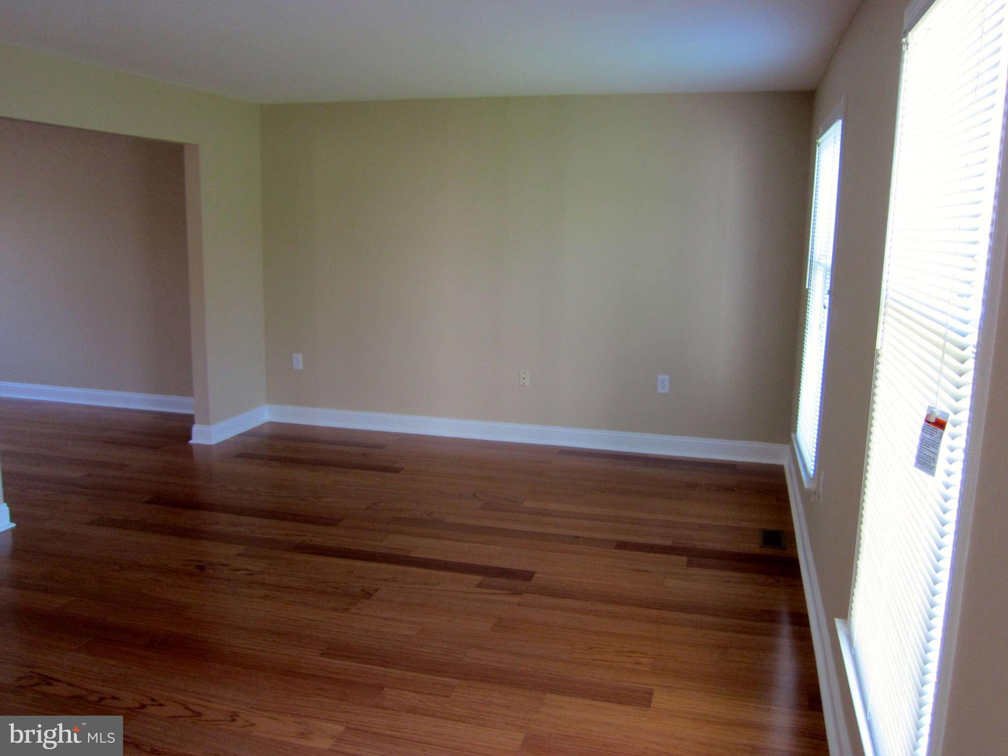 607 Poole Road Westminster, MD 21157 - Photo 23 of 30 Living Room