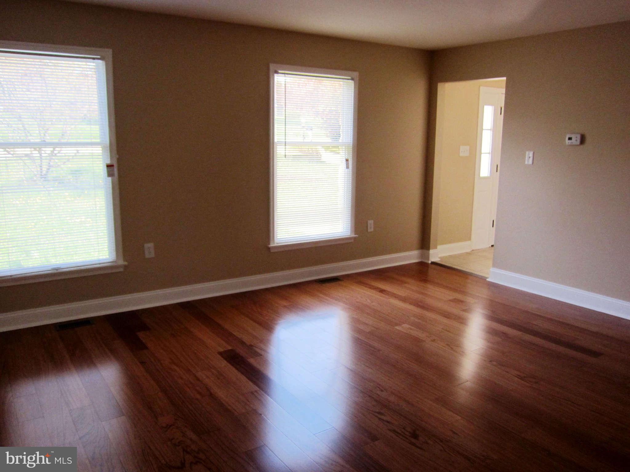 607 Poole Road Westminster, MD 21157 - Photo 24 of 30 Living Room