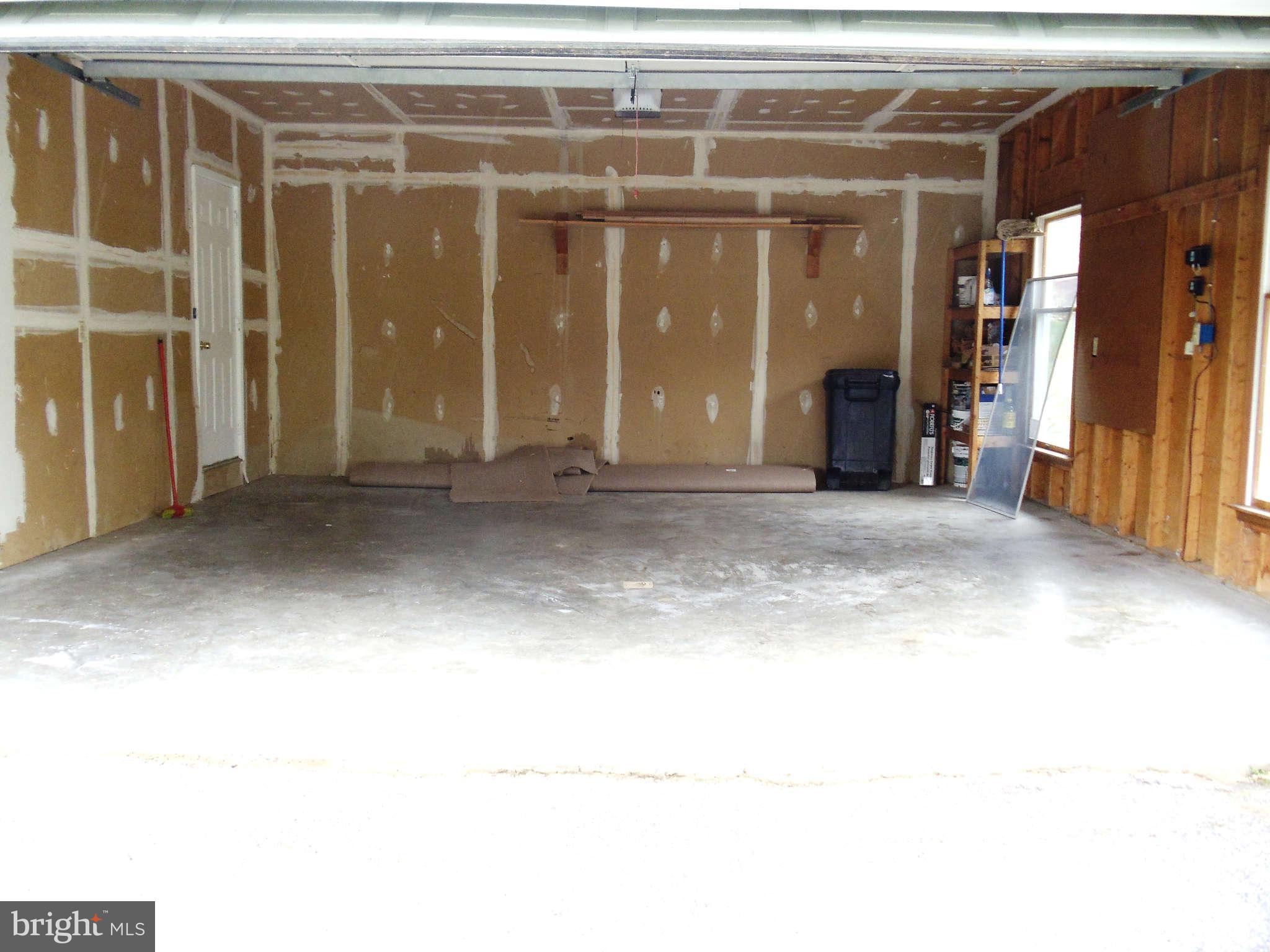 607 Poole Road Westminster, MD 21157 - Photo 4 of 30 Interior (General)