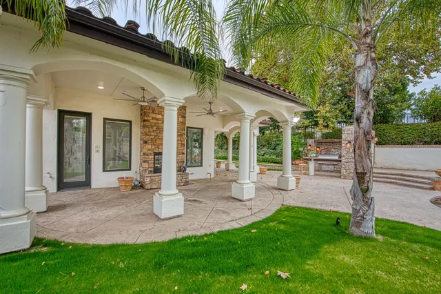 a view of a house with backyard and porch