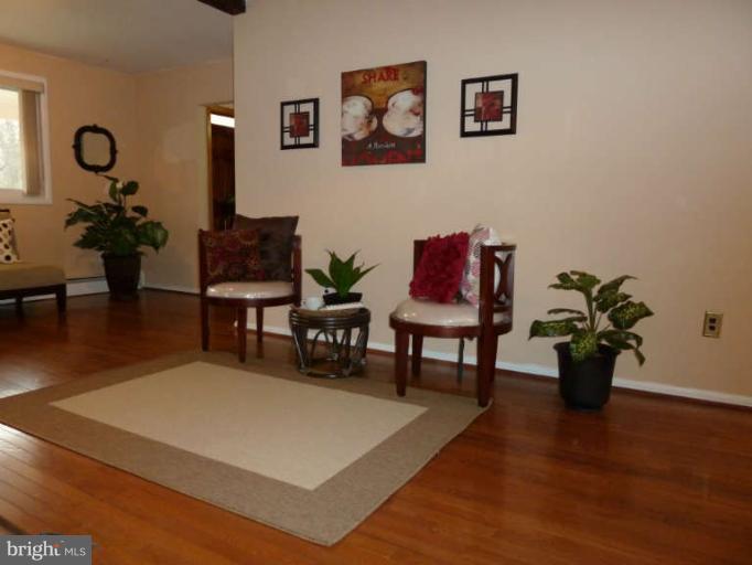 10911 Chandler Road Potomac, MD 20854 - Photo 14 of 25 Family Room
