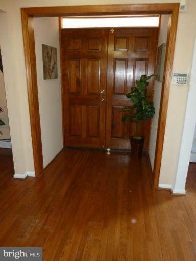 10911 Chandler Road Potomac, MD 20854 - Photo 4 of 25 foyer