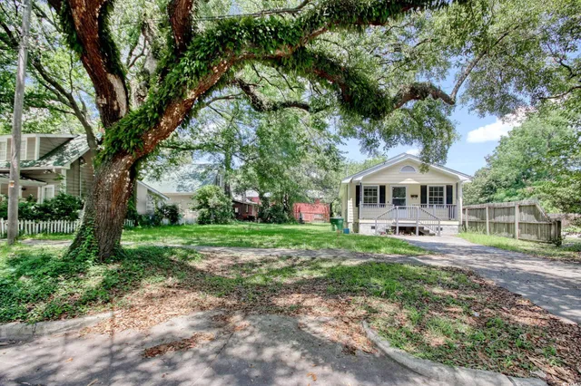 $1,700 | 1028 Duke Street, Georgetown, SC 29440