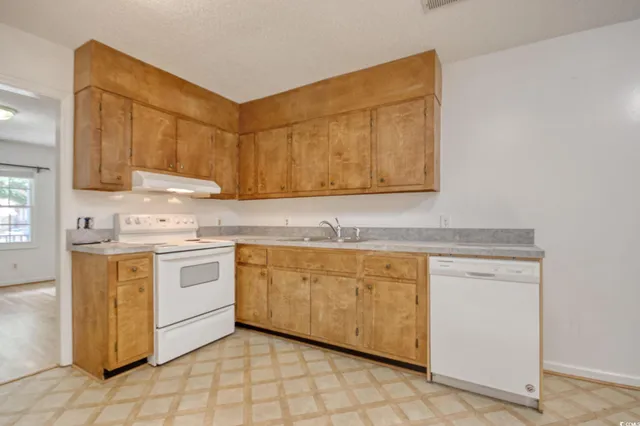 $1,700 | 1028 Duke Street, Georgetown, SC 29440