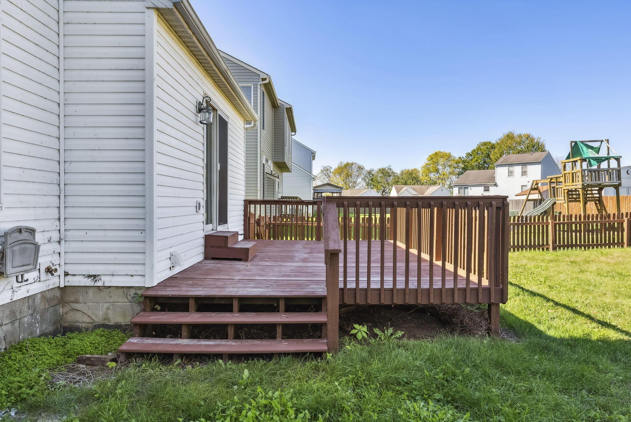 2673 Two Ridge Avenue Lancaster, OH 43130 - Photo 35 of 39 Deck 2