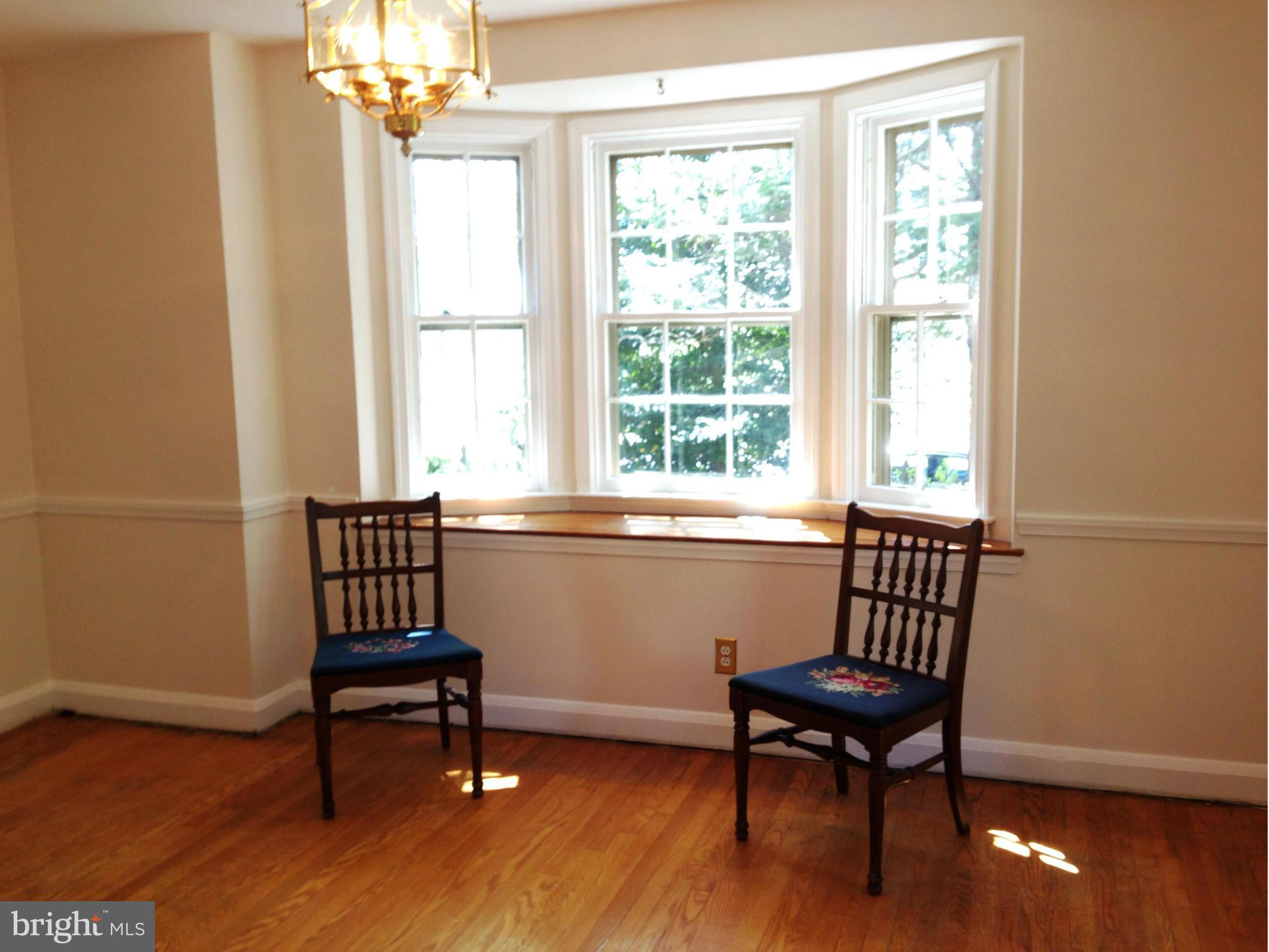 315 Stanmore Road Baltimore, MD 21212 - Photo 8 of 30 Bay Window Adds Spacious Feeling to the Room!