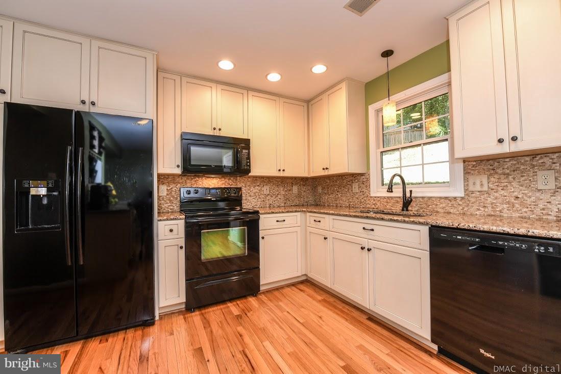 6747 Hemlock Point Road New Market, MD 21774 - Photo 3 of 30 Wood Floors, Undermnt Sink, Lots of Cabinet Space!