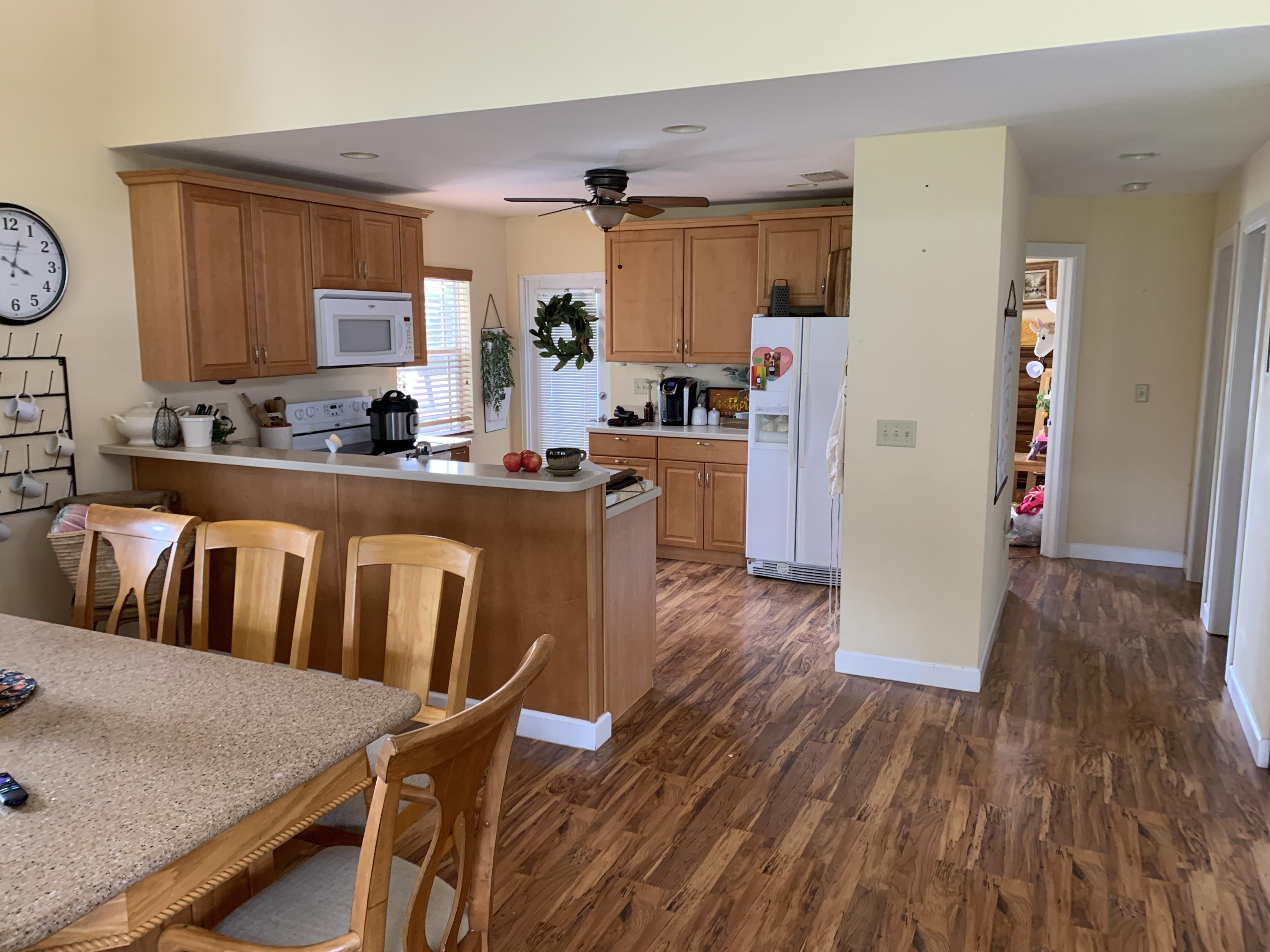 4334 Highway 441, Unit 22 Okeechobee, FL 34974 - Photo 9 of 31 KITCHEN-IMG_1011