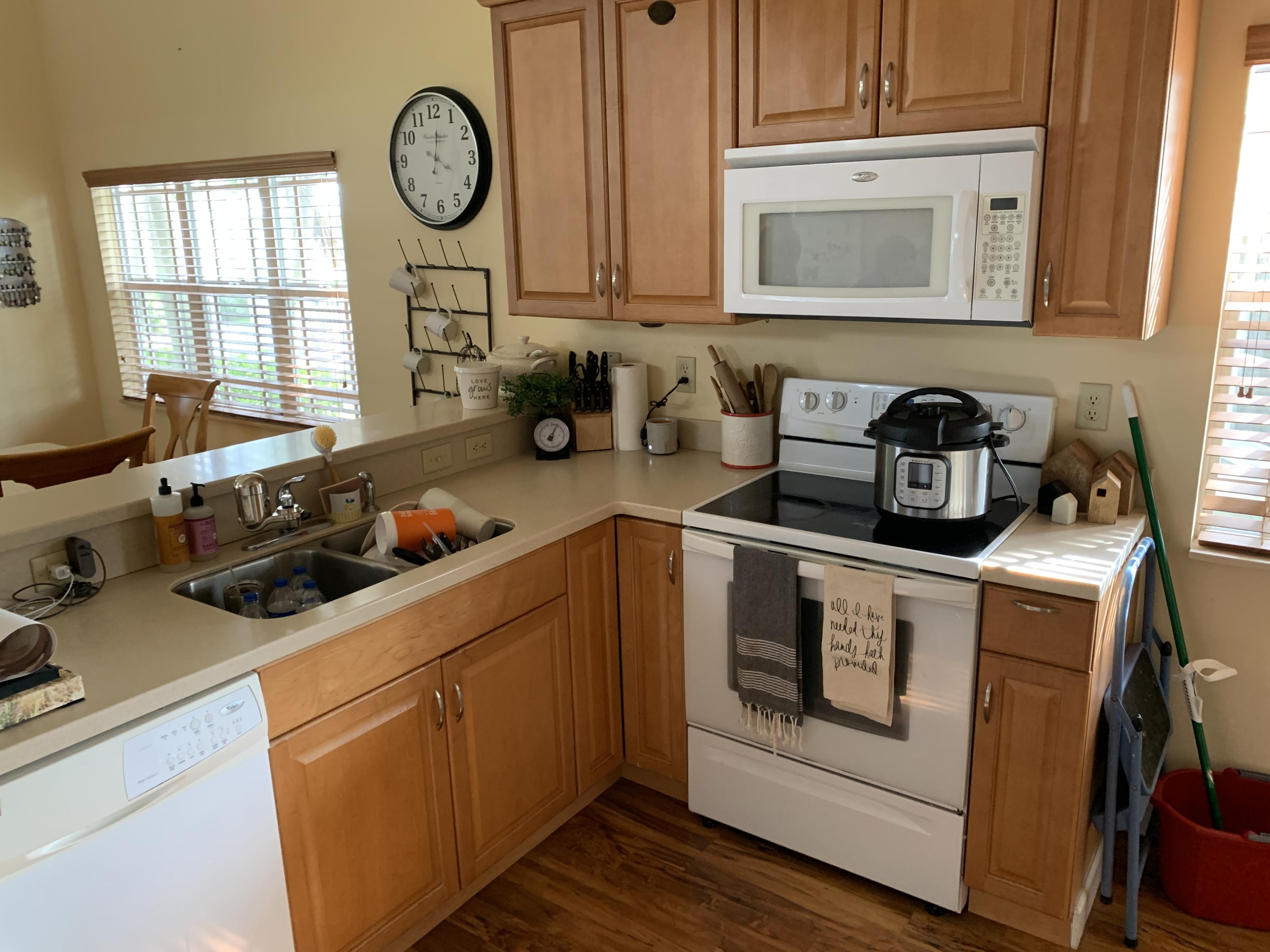 4334 Highway 441, Unit 22 Okeechobee, FL 34974 - Photo 10 of 31 STOVE-IMG_1013