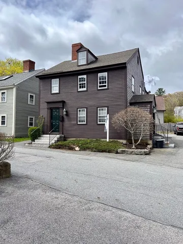 $3,250 | 8 Morse Court, Unit B, Manchester, MA 01944